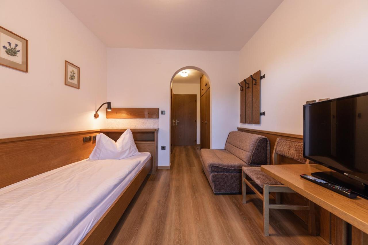 Hotel Fines Funes  Exterior photo